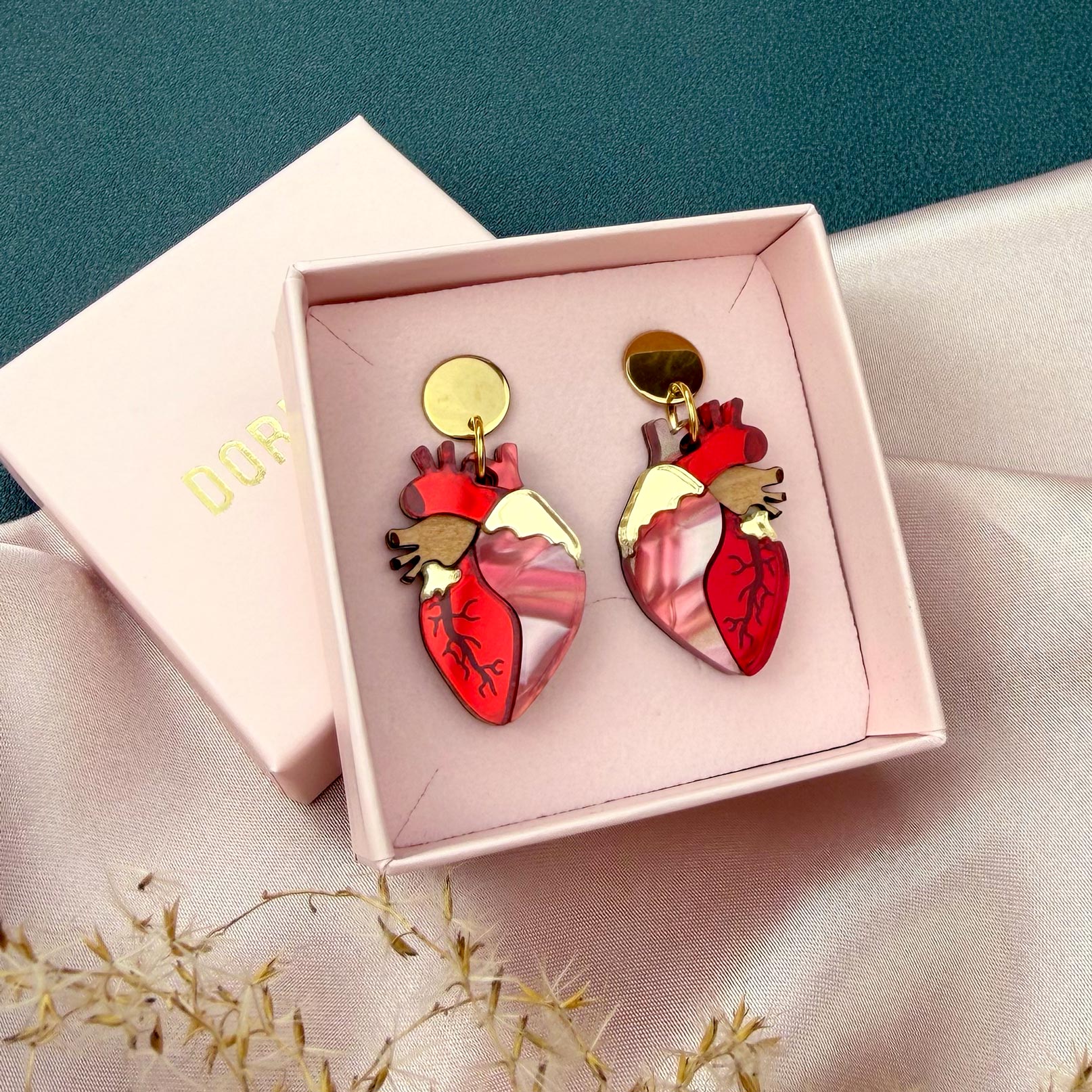 How to Give Jewelry as a Gift Without Getting It Wrong: The Complete Guide